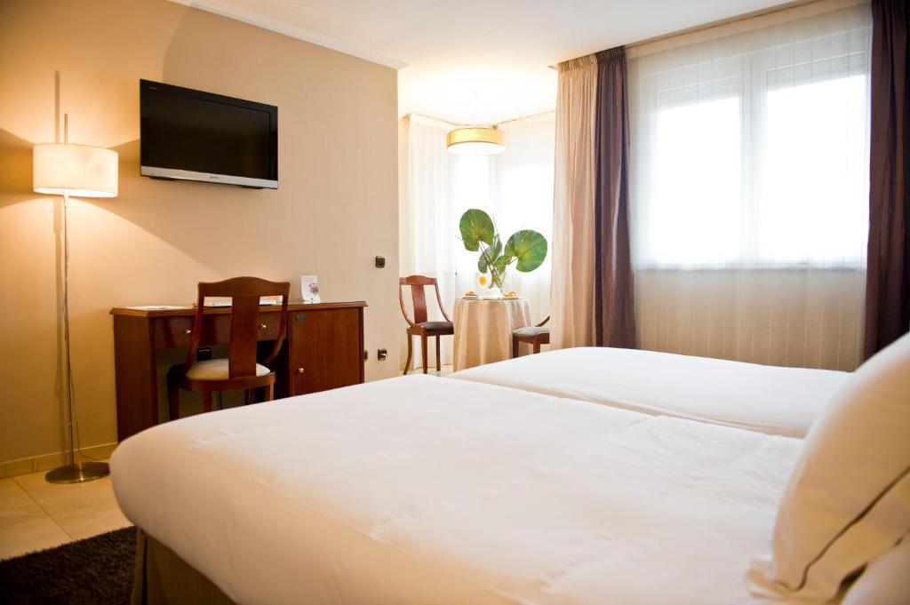 Hotel San Pedro Langreo Habitación foto